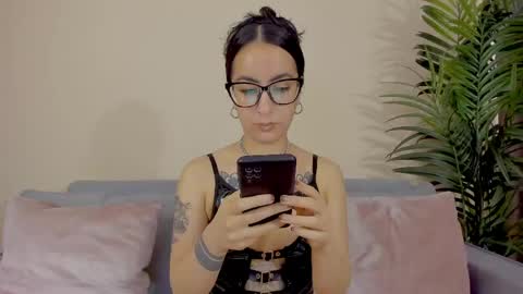 Snapshot of mia_daniellshot chatting on 06-03-26, 02:19 Sarah Luna online show from 06-03-26, 02:19