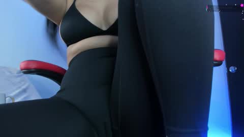 Mia online show from 03-11-25, 08:09