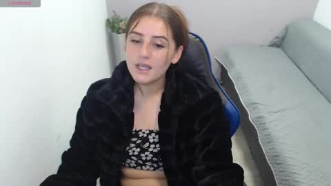 Mia online show from 10-08-25, 02:14