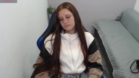 Mia online show from 10-16-25, 01:23