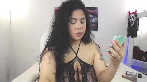 Mia online show from 01-31-25, 11:56