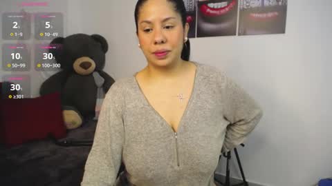 Mia online show from 05-25-26, 01:17