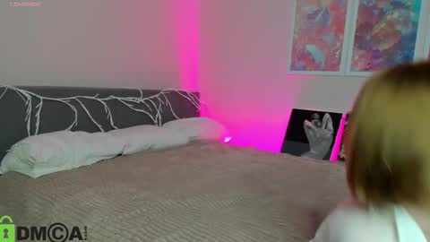 Mia online show from 10-21-25, 02:45