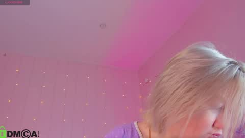 Mia online show from 04-21-26, 02:51