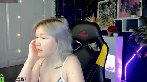 Mia online show from 05-25-26, 03:01