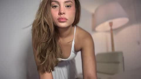 mia_ferrer777 online show from 05-22-26, 11:21