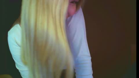 Mia online show from 01-21-25, 08:11