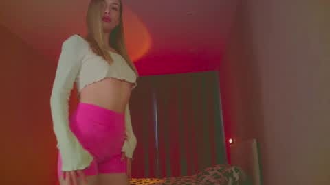 Mia online show from 03-11-25, 04:10