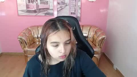 Mia online show from 10-12-25, 12:37