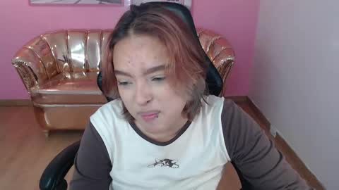 Mia online show from 10-22-25, 01:33