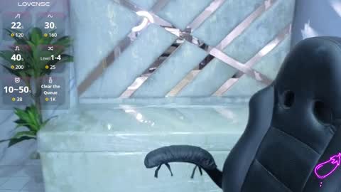 Mia online show from 03-11-26, 01:17