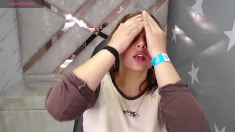 Mia online show from 04-20-26, 01:36