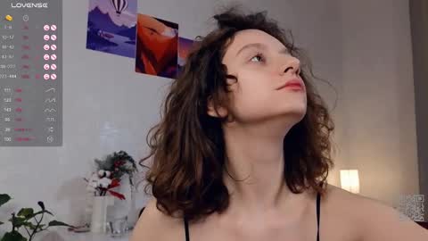 Snapshot of mia_frizz chatting on 02-28-25, 04:10 Mia online show from 02-28-25, 04:10