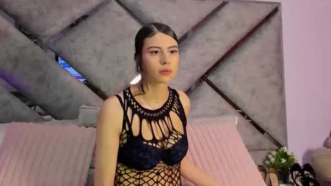 I am mia  online show from 05-27-26, 11:29
