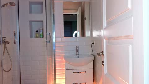 Mia online show from 01-10-25, 09:13