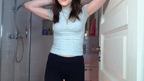 Mia online show from 02-08-25, 05:40