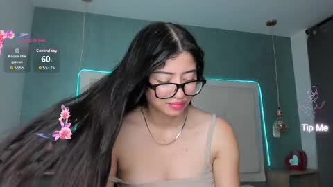 mia online show from 06-03-26, 02:33