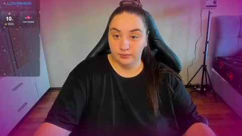 Mia online show from 07-31-26, 02:55