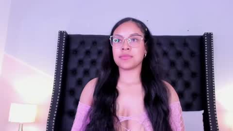 mia_hiill_ online show from 07-30-26, 03:49