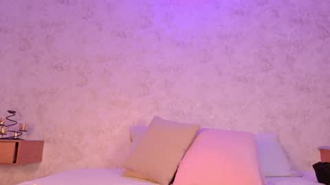 mia_hill1_ online show from 05-24-26, 08:03