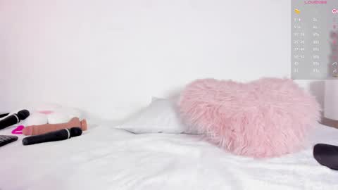  I am Mia  online show from 04-13-26, 02:44