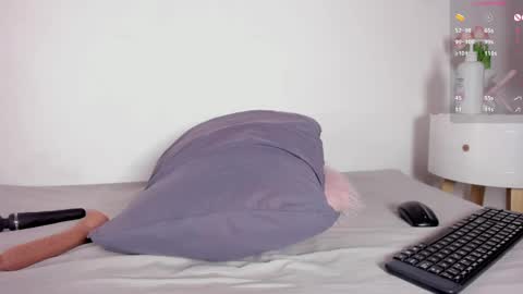  I am Mia  online show from 04-18-26, 04:00