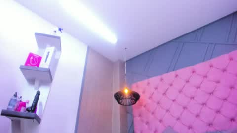 Mia online show from 03-28-26, 01:33