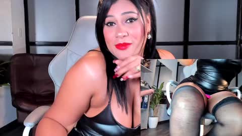 Snapshot of mia_hotwife chatting on 01-04-25, 12:38 Mia.... Nice to meet you thumb up me please its important online show from 01-04-25, 12:38
