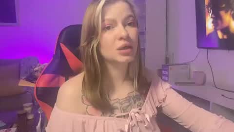 Mia online show from 02-14-26, 05:43
