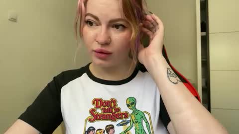 Mia online show from 05-30-26, 11:51