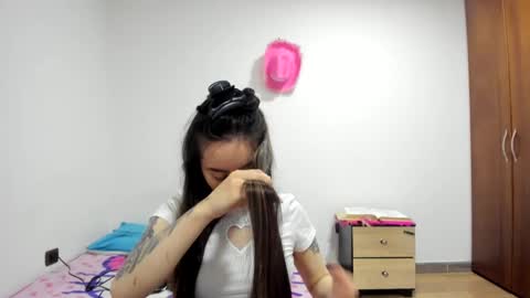 mia kaneee online show from 12-29-24, 01:13