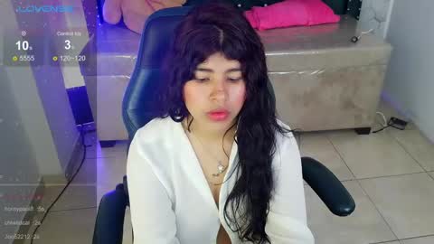 mia_kittie_m online show from 05-16-26, 08:00