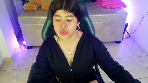 mia_kittie_m online show from 05-20-26, 07:31