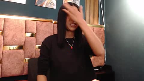 Mia.  online show from 05-25-26, 10:54