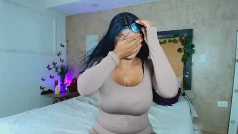Snapshot of mia_lopez52 chatting on 07-28-26, 06:07 MIALOPEZ . Y . online show from 07-28-26, 06:07