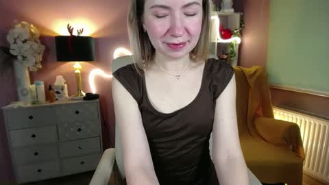 Mia online show from 01-03-25, 08:32