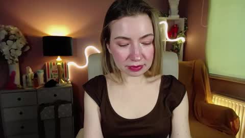 Mia online show from 02-16-25, 11:05