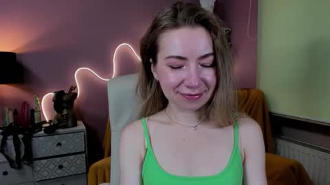 Mia online show from 09-12-25, 06:35