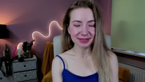 Mia online show from 09-24-25, 07:01