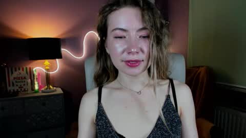 Mia online show from 11-02-25, 03:03