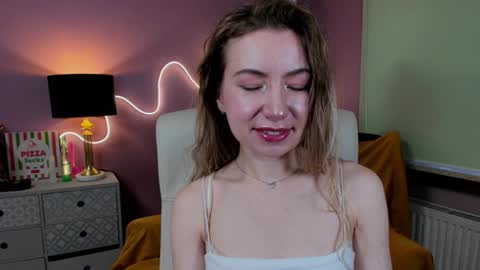 Mia online show from 11-06-25, 07:42