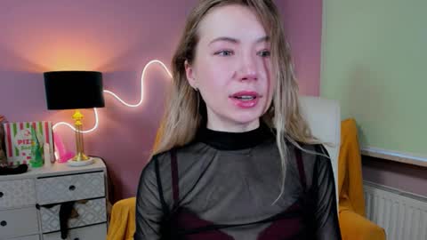 Mia online show from 11-12-25, 08:04