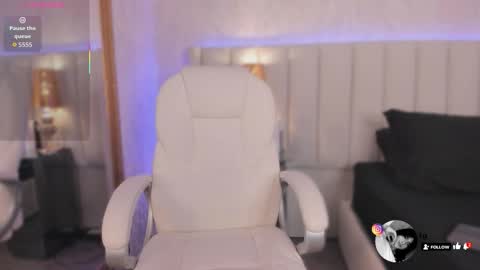 Snapshot of mia_medina chatting on 09-30-25, 11:37 online show from 09-30-25, 11:37