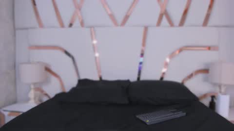 Snapshot of mia_medina chatting on 10-26-25, 03:40 online show from 10-26-25, 03:40