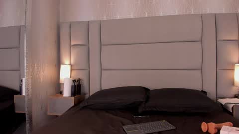 Snapshot of mia_medina chatting on 11-15-25, 07:21 online show from 11-15-25, 07:21