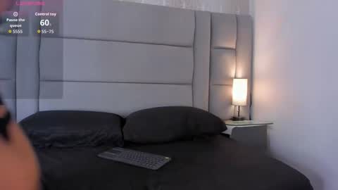 Snapshot of mia_medina chatting on 12-14-25, 07:07 online show from 12-14-25, 07:07