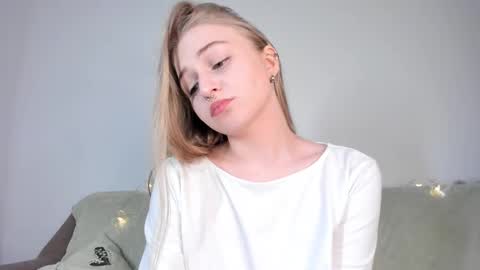 Mia here Appreciate your support online show from 03-09-26, 04:22