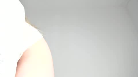 Mia here Appreciate your support online show from 04-17-26, 09:34