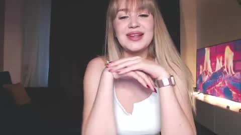 Snapshot of mia_meww chatting on 06-19-26, 01:59 Mia online show from 06-19-26, 01:59