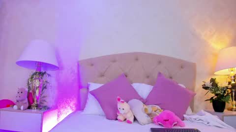 mia montess online show from 04-17-26, 01:03